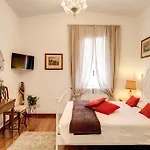 公寓 纳沃纳奥西旅馆 *