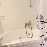 公寓 纳沃纳奥西旅馆 *